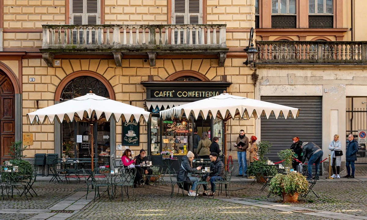 Il dehors del caffè Al Bicerin in piazza della Consolata a Torino
