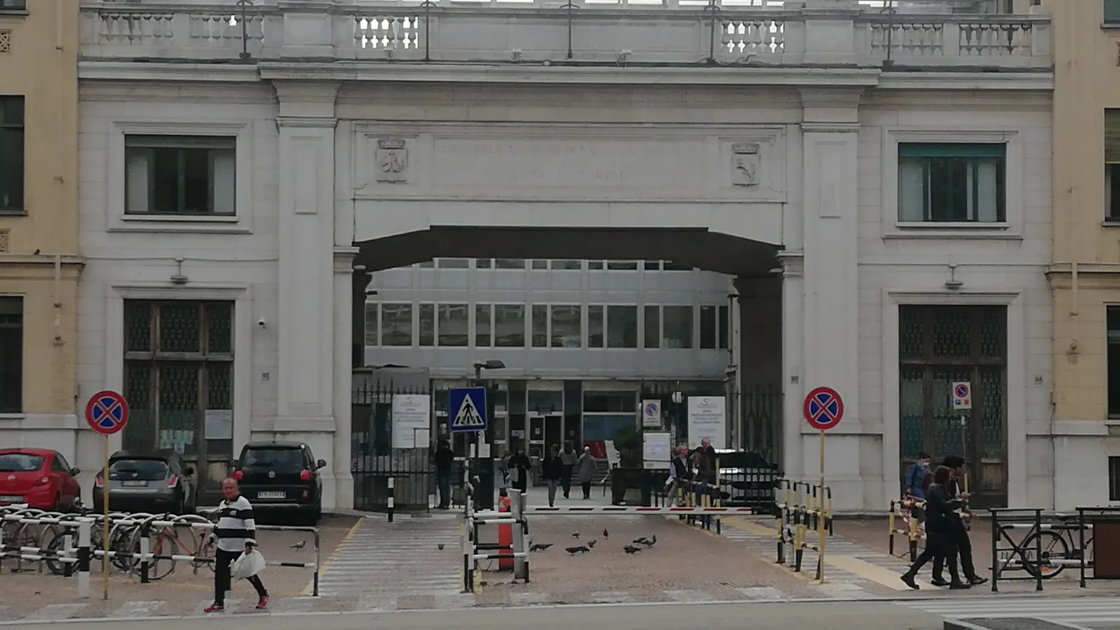 Ingresso dell'ospedale Molinette della Città della Salute di Torino