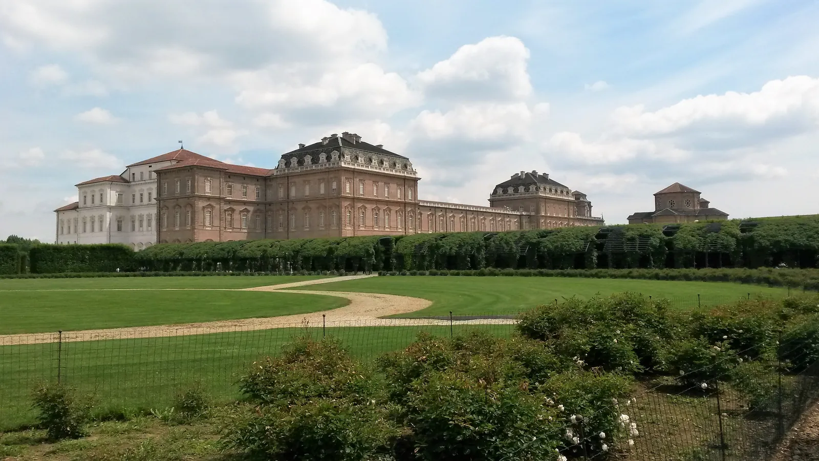 Reggia di Venaria Reale vista dai Giardini, a nord di Torino