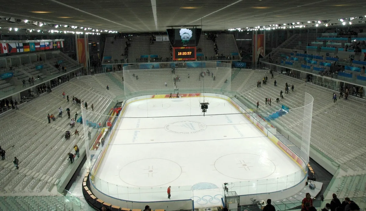 Spalti e pista da hockey dell'attuale Inalpi Arena di Torino durante le Olimpiadi 2006