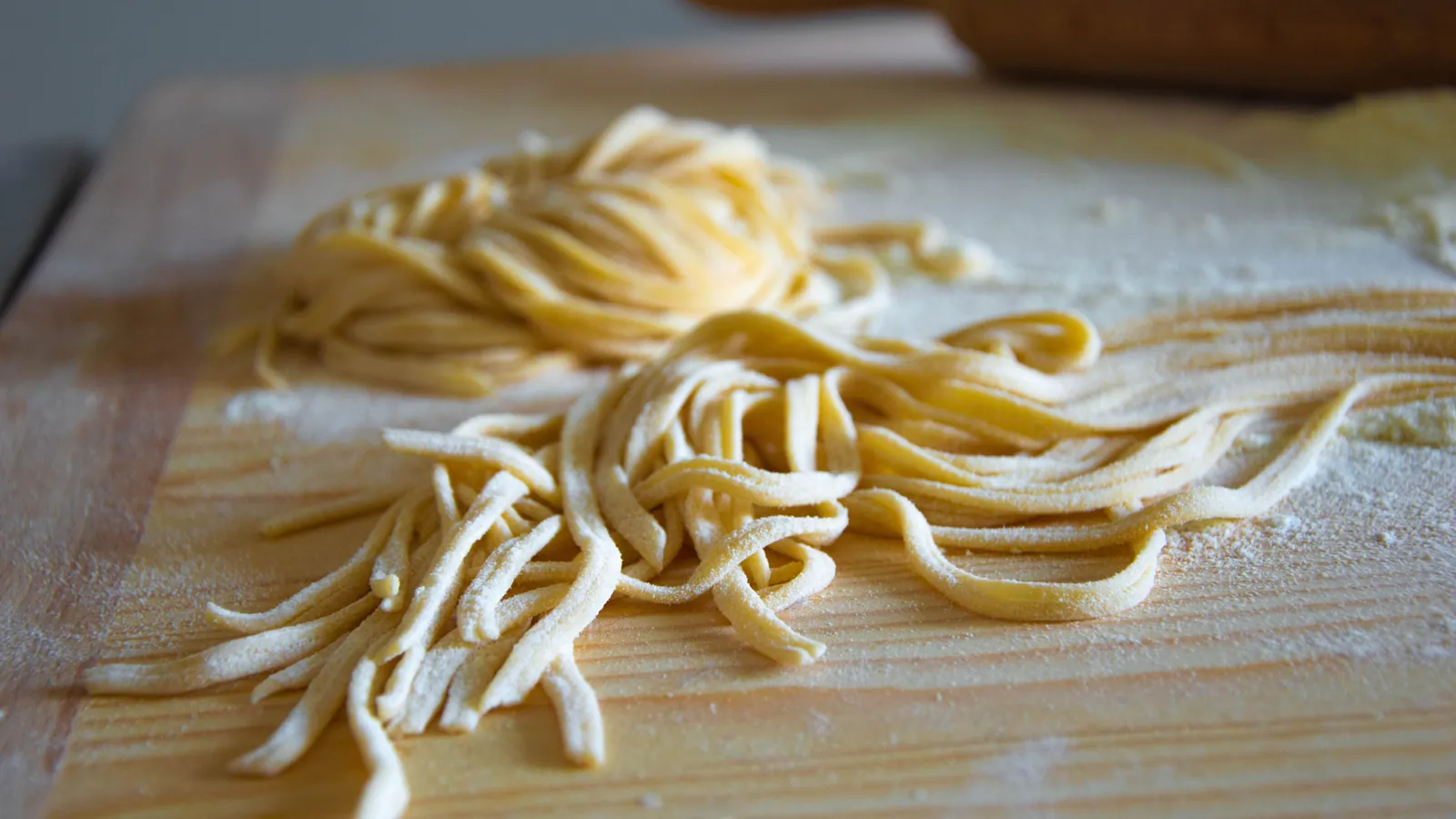 Tagliatelle di pasta fresca tirata a mano